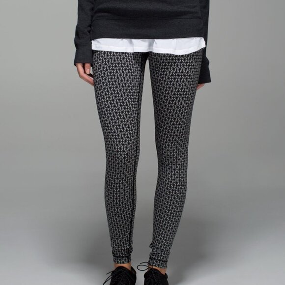 🍋LULULEMON Wunder Under Tri Geo legging size 4 black and grey mint condition - Picture 3 of 16